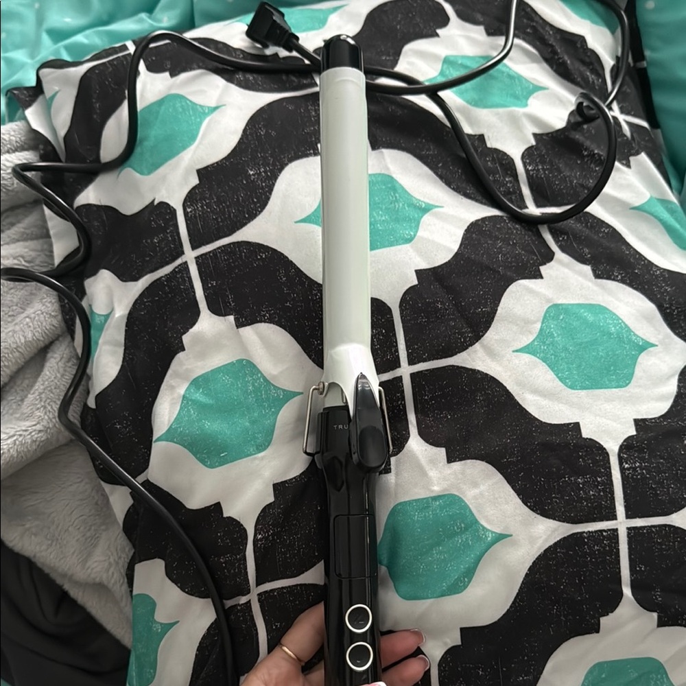 Black and White Curling Iron